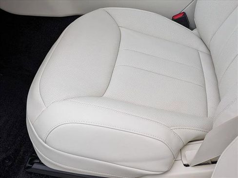 New 2026 Land Rover Range Rover SE image 4