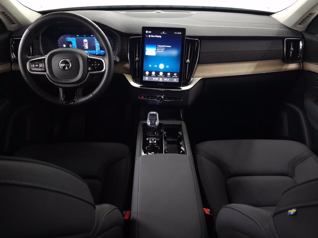 Certified 2025 Volvo XC90 B5 Core AWD/4WD image 14