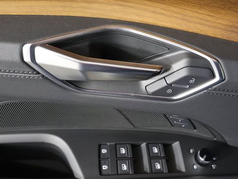 Used 2023 Audi e-tron GT Premium Plus image 33