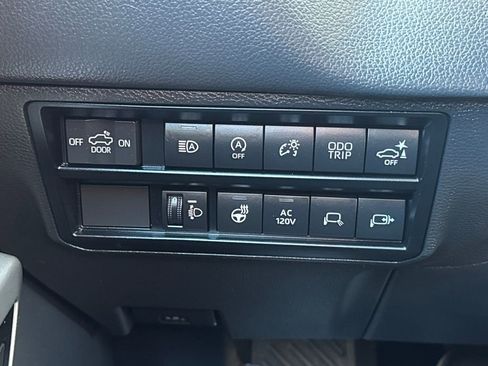 Used 2023 Toyota Tundra Limited image 31