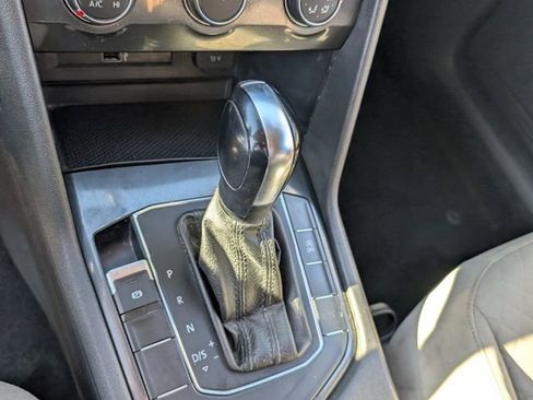 Used 2018 Volkswagen Tiguan S image 19