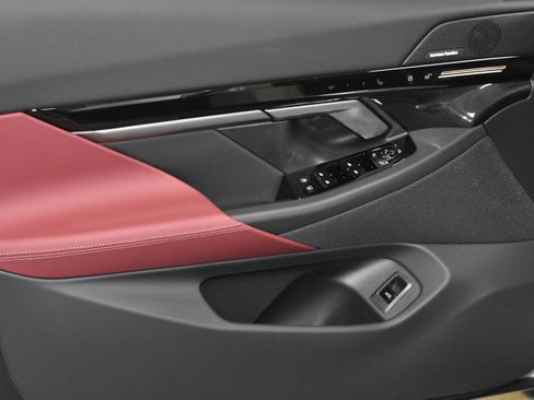 New 2026 BMW 530i xDrive w/ Executive Package image 3