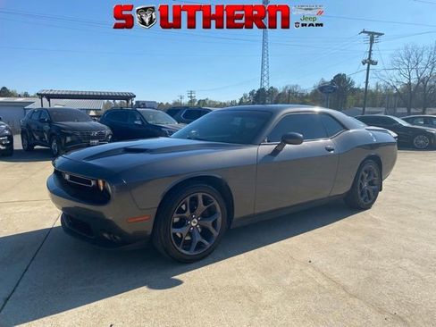 Used 2019 Dodge Challenger SXT w/ Plus Package image 1