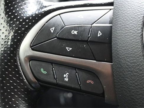 Used 2021 Dodge Durango SXT image 25