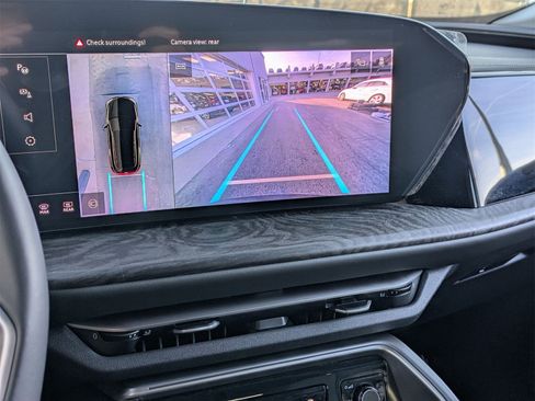 Used 2025 Audi Q5 Premium w/ Convenience Package image 13