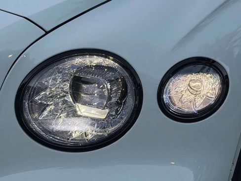 Certified 2024 Bentley Flying Spur V8 image 10