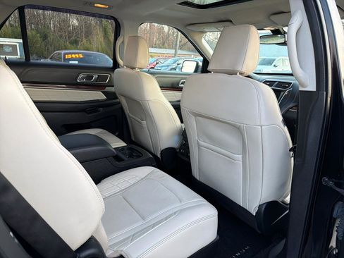 Used 2018 Ford Explorer Platinum image 15