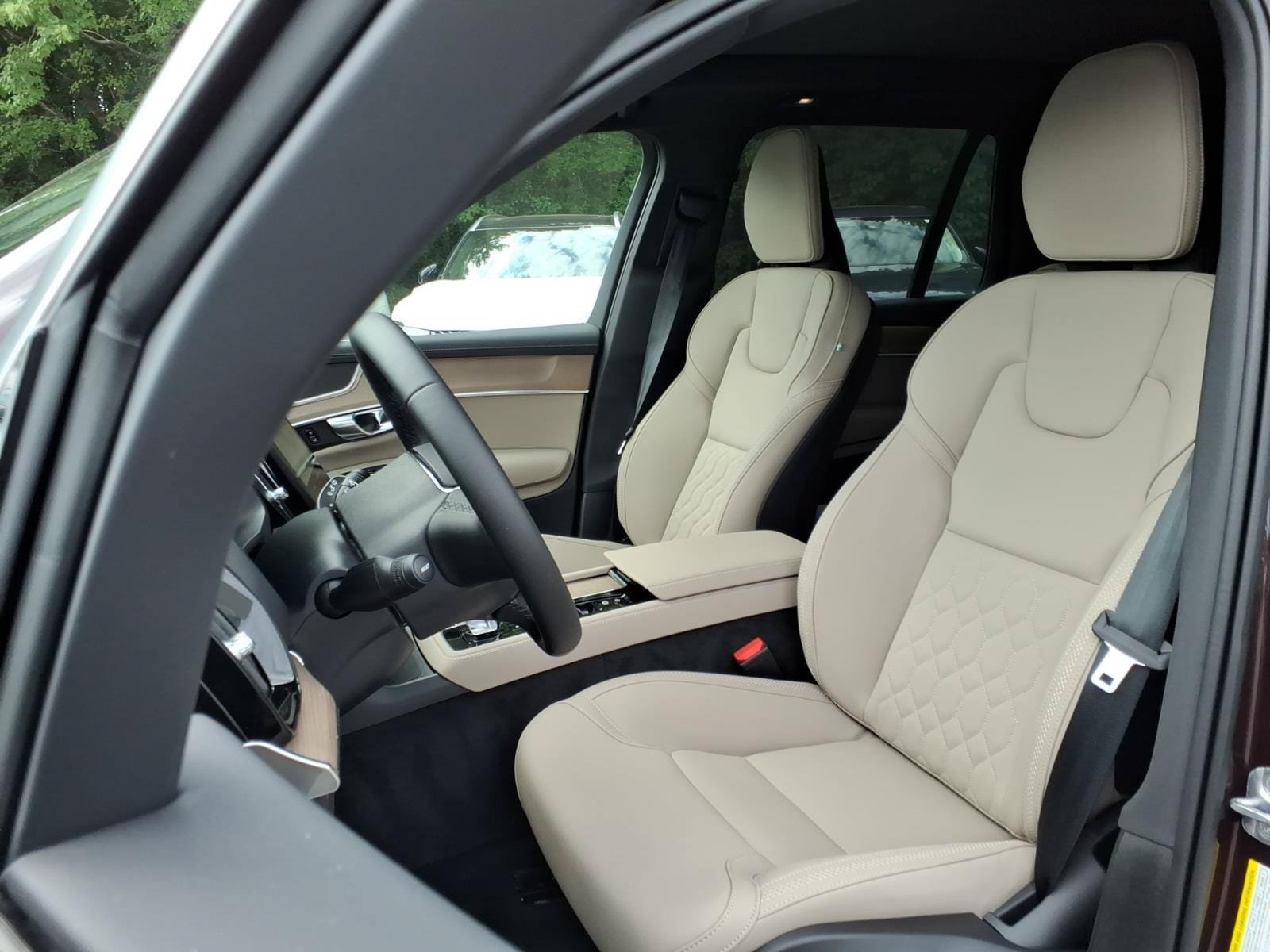 New 2026 Volvo XC90 T8 Plus w/ Protection Package Premier AWD/4WD image 5