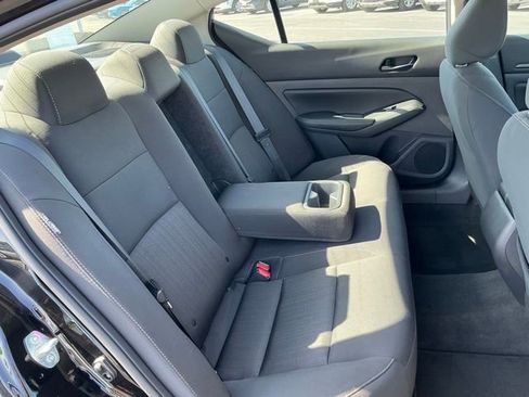 Used 2025 Nissan Altima 2.5 SV FWD image 18