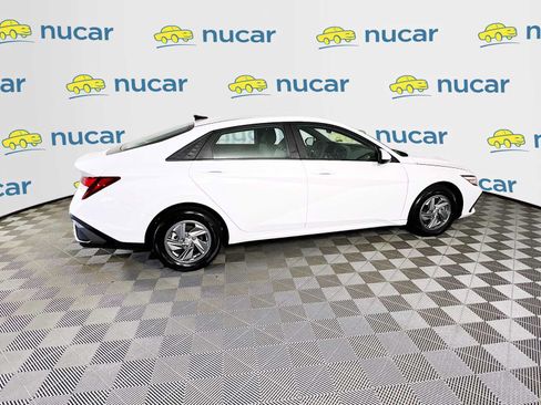 Certified 2025 Hyundai Elantra SE FWD image 8