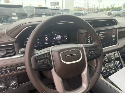 Used 2024 GMC Yukon XL Denali AWD/4WD image 10