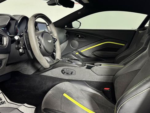 Used 2022 Aston Martin V8 Vantage Coupe RWD image 16