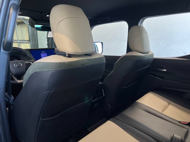 Used 2025 Lexus GX 550 AWD/4WD image 32