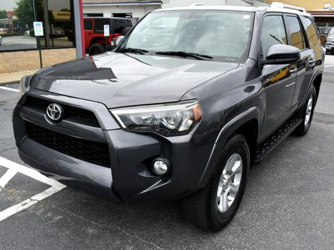 Used 2016 Toyota 4Runner SR5 image 2