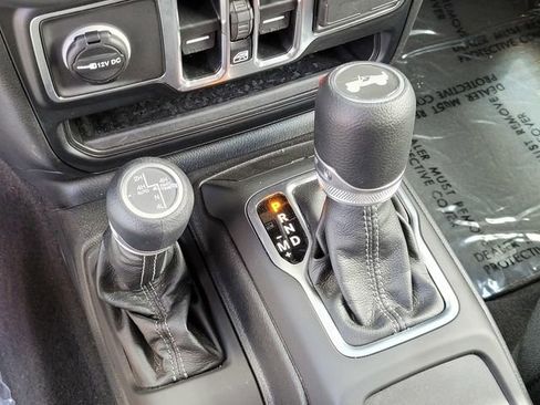 Used 2025 Jeep Wrangler Unlimited Sahara AWD/4WD image 23