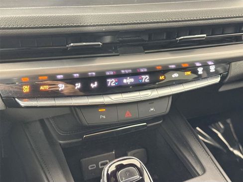 Used 2025 Cadillac XT4 Premium Luxury FWD image 23