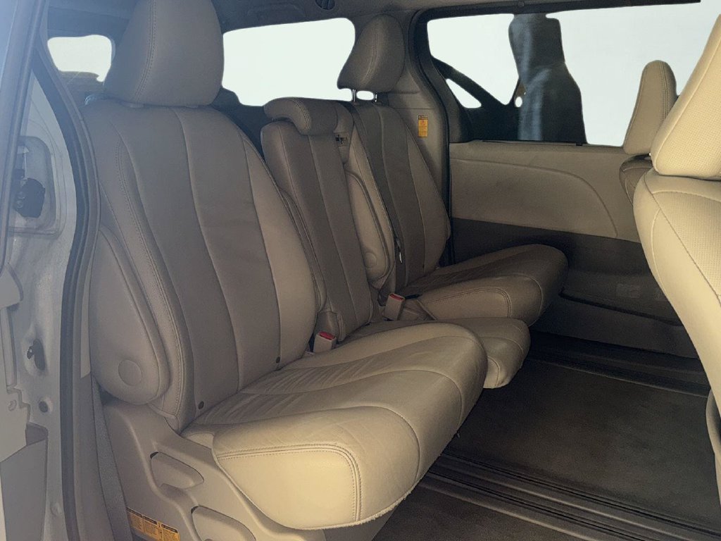 Used 2014 Toyota Sienna XLE w/ Entertainment Package FWD image 29