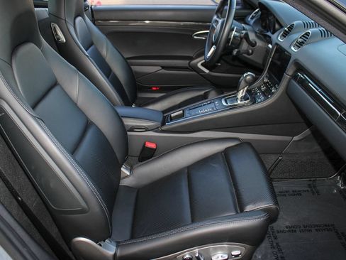 Used 2025 Porsche 718 Cayman RWD image 19
