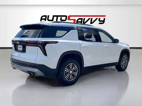 Used 2025 Chevrolet Traverse LT w/ Driver Confidence Package AWD/4WD image 7