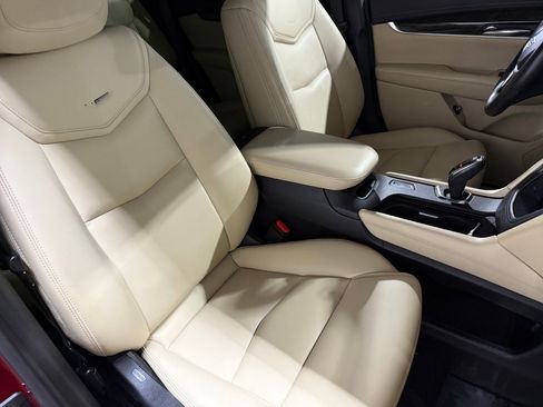 Used 2019 Cadillac XT5 FWD image 43