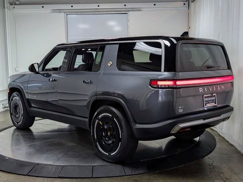 Used 2025 Rivian R1S Adventure AWD/4WD image 7
