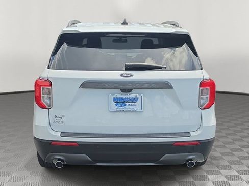 Certified 2021 Ford Explorer XLT w/ Equipment Group 202A RWD image 5