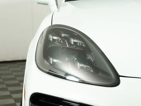Certified 2023 Porsche Cayenne Turbo AWD/4WD image 11