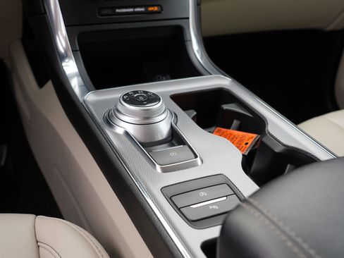 Used 2021 Ford Edge Titanium w/ Class II Trailer Tow Package image 29