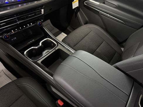 New 2026 Chevrolet Traverse LT image 28