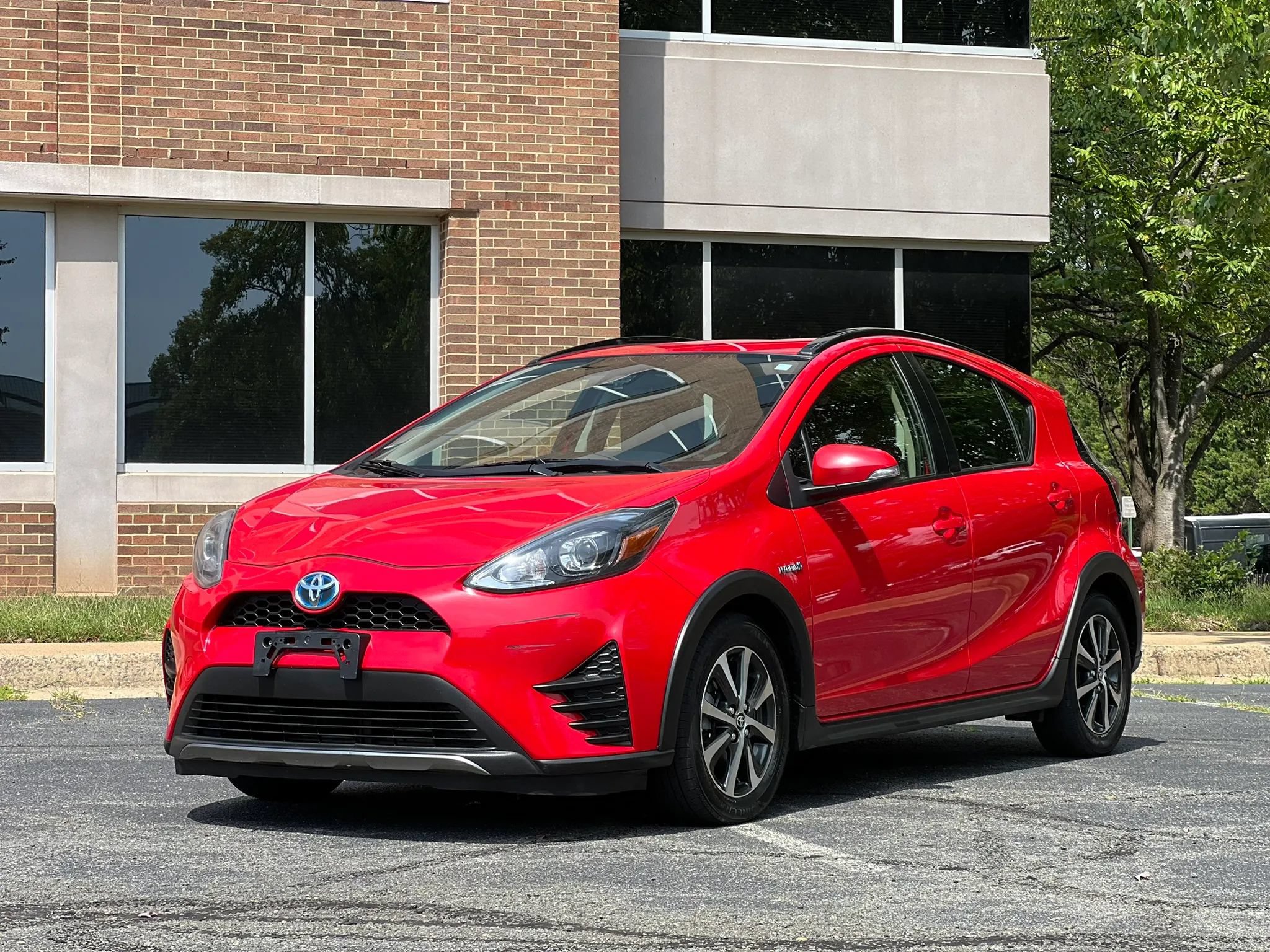 Used 2018 Toyota Prius C Two FWD image 1