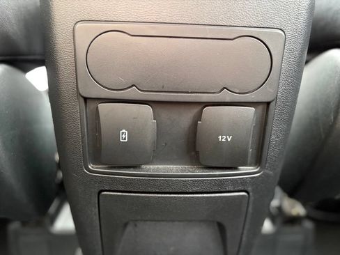 Used 2023 Ford Explorer XLT w/ Equipment Group 202A AWD/4WD image 14