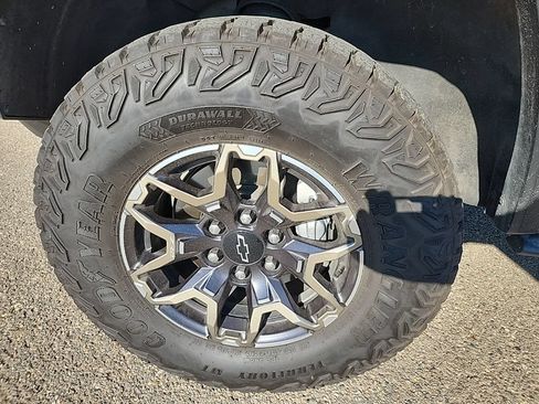 Used 2024 Chevrolet Colorado ZR2 w/ Technology Package AWD/4WD image 64