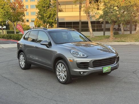 Used 2017 Porsche Cayenne S AWD/4WD image 7