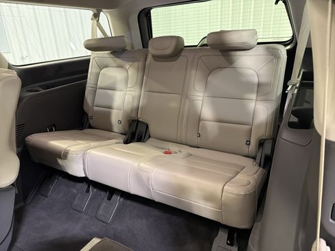 Used 2023 Lincoln Navigator L Reserve image 13