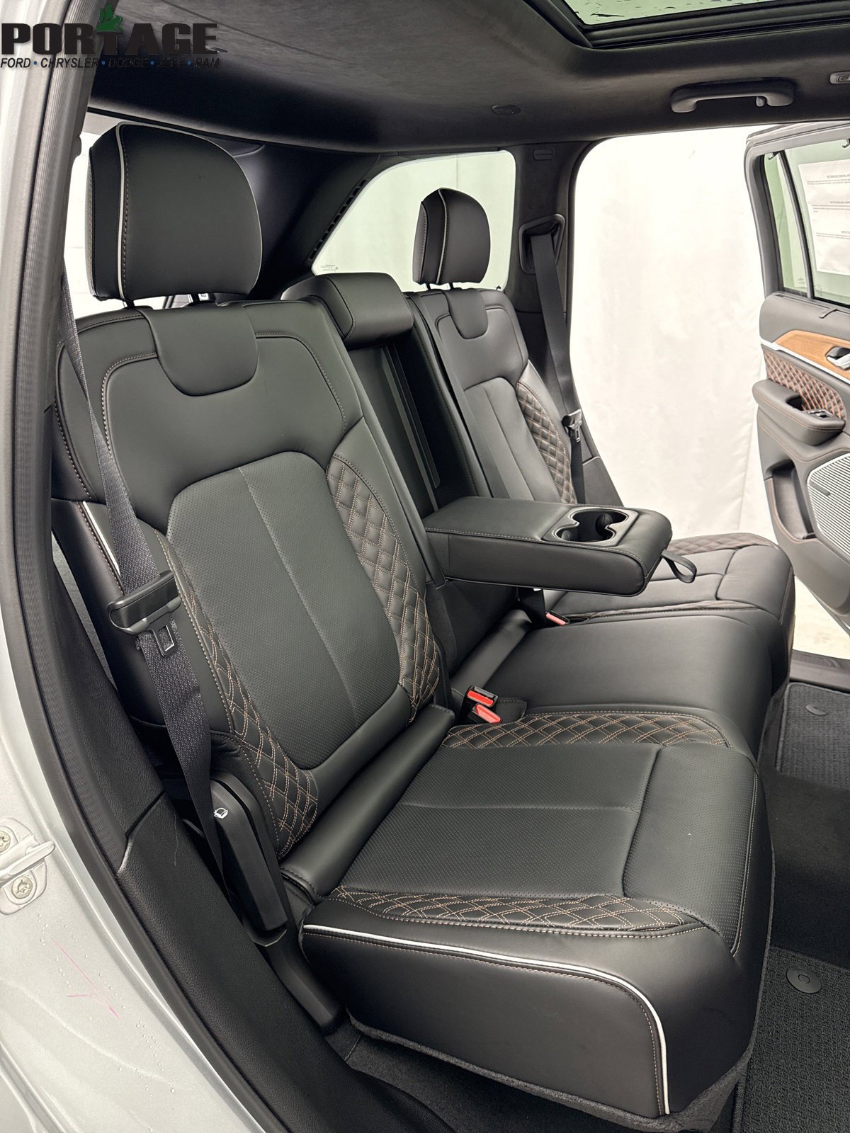 New 2026 Jeep Grand Cherokee Summit w/ Obsidian Package AWD/4WD image 39