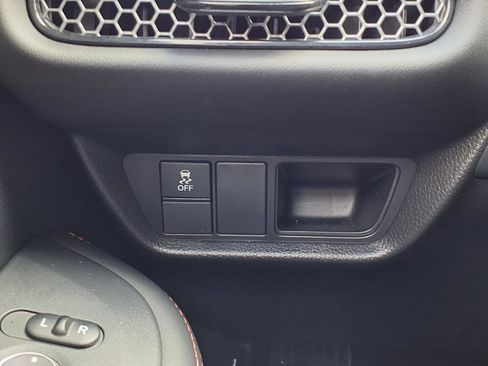 Certified 2025 Honda HR-V Sport image 9