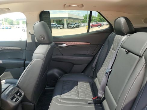 Certified 2022 Buick Envision Avenir w/ Technology Package II image 32