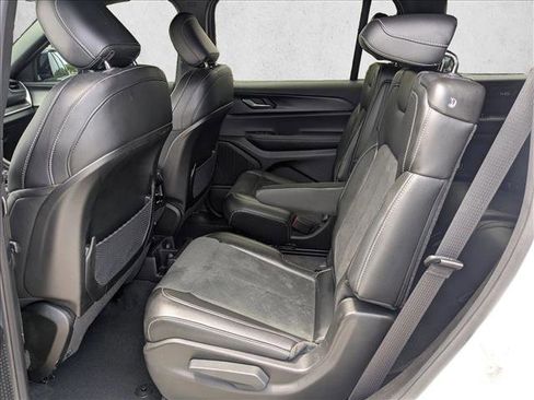 Used 2025 Jeep Grand Cherokee L Altitude RWD image 20