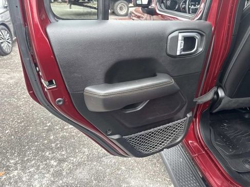 Used 2021 Jeep Gladiator Overland image 18