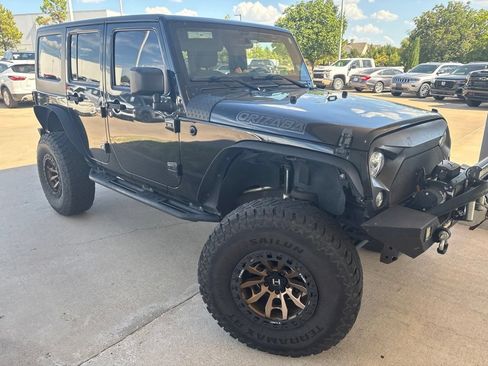 Used 2018 Jeep Wrangler Unlimited Sahara w/ Max Tow Package AWD/4WD image 2