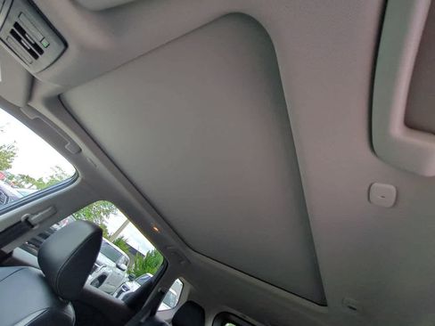 Used 2022 Nissan Rogue SL FWD image 19