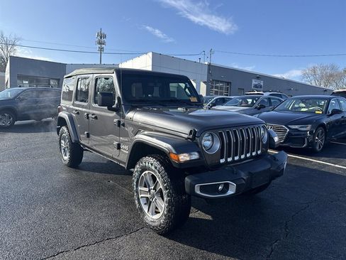 Used 2019 Jeep Wrangler Unlimited Sahara image 7