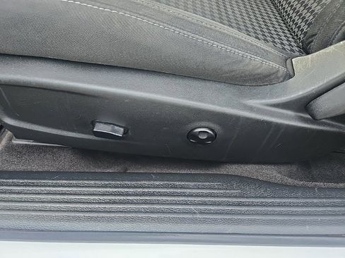 Used 2015 Dodge Challenger SXT w/ Sound Group image 34