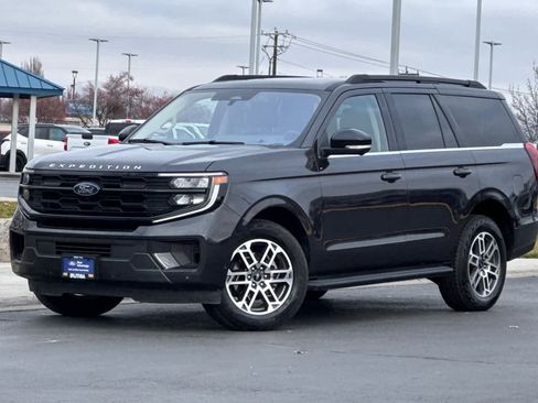 Certified 2025 Ford Expedition Active image 1