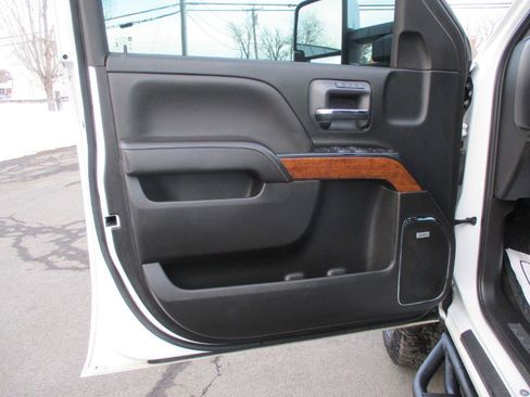 Used 2017 Chevrolet Silverado 2500 High Country image 34