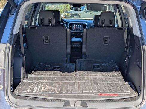 Used 2018 GMC Acadia SLT image 16