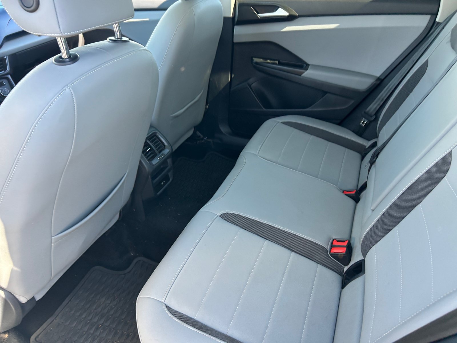 Used 2022 Volkswagen Taos SE FWD image 17