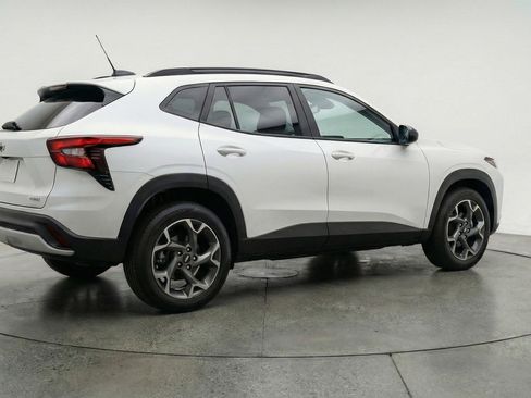 Used 2025 Chevrolet Trax LT image 9