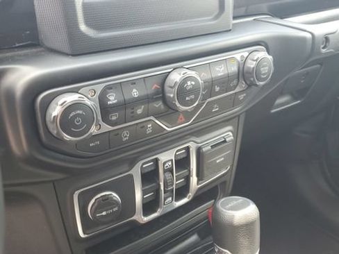 Used 2022 Jeep Gladiator Sport AWD/4WD image 15