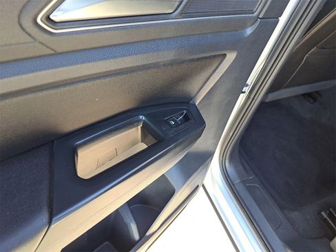 Used 2018 Volkswagen Atlas SE image 12